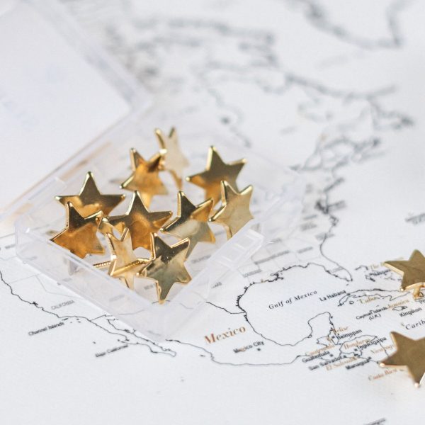 travel marking gold star pins