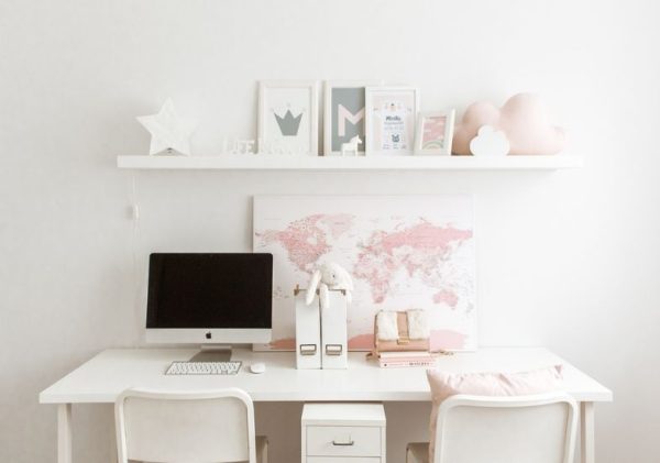 world map in home office pink 12p