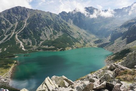 Hiking-in-Zakopane_-Czarny-Staw-Gasienicowy-lake-aspect-ratio-1170-780