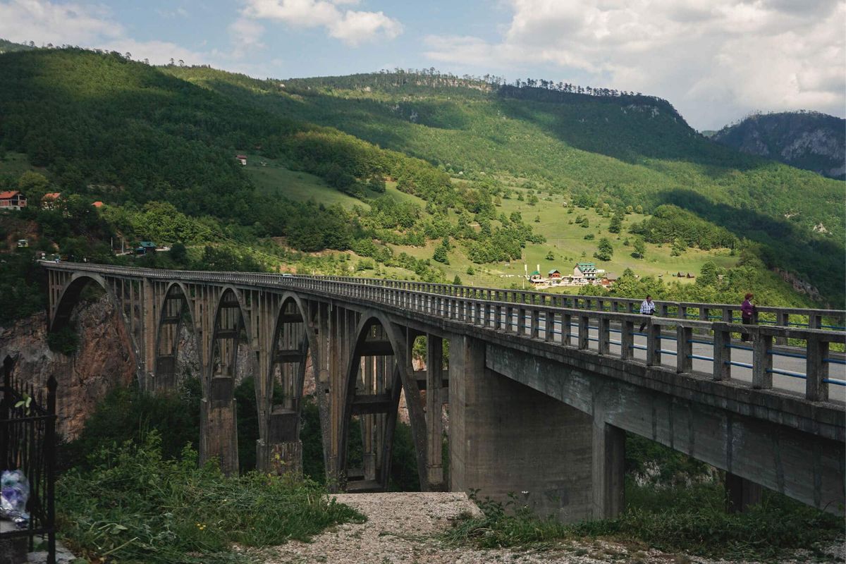 Durmitor nacionalinis parkas taros upės kanjonas tiltas