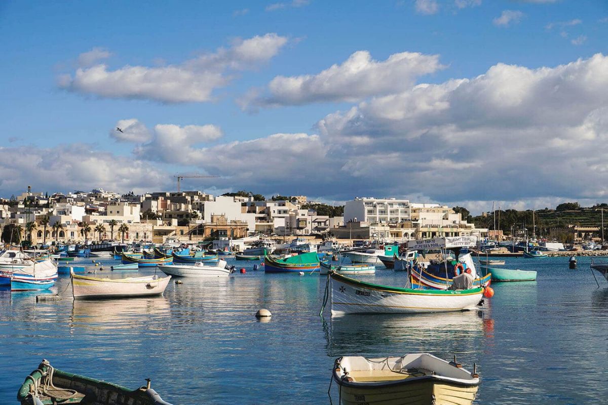 Marsaslox žvejų miestelis maltos saloje